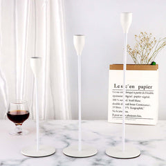 Einfacher dekorativer Kerzenständer aus Eisen für das Wohnzimmer mit Weinglas