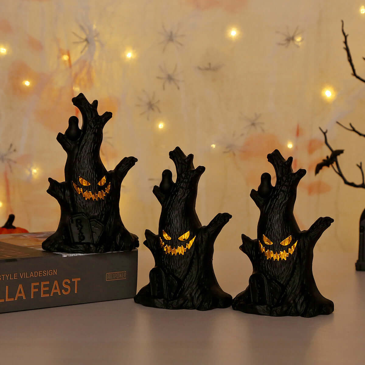 Lampe citrouille d'Halloween avec décoration de souche fantôme pour une ambiance effrayante