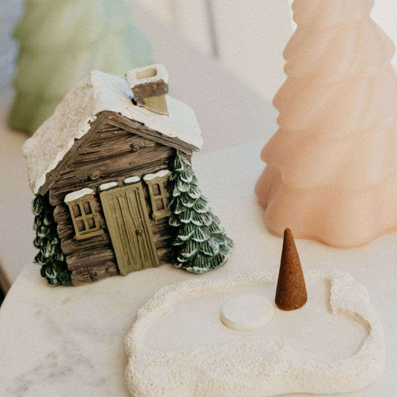 Log Cabin Incense Burner Rustic Christmas Chimney Hut Incense Cone Burner Collectible Resin Statue Table