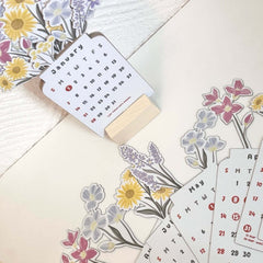 Neuer 2024Bloomy Flowers Tischkalender Tischkalender aus Holz