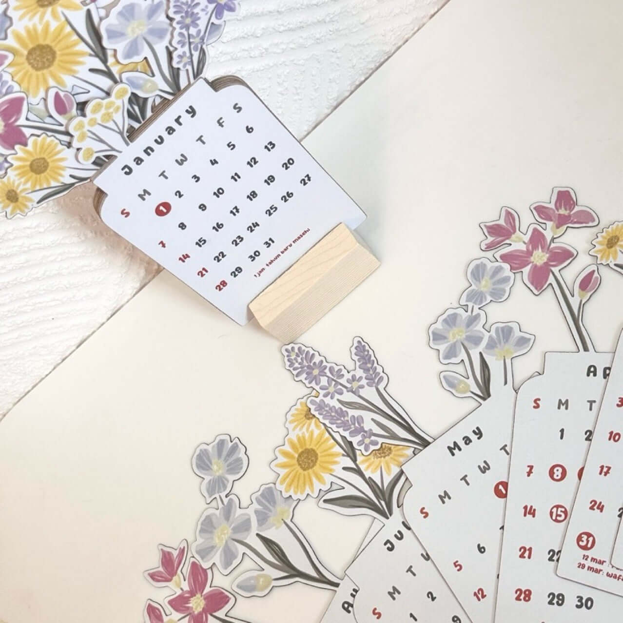 Neuer 2024Bloomy Flowers Tischkalender Tischkalender aus Holz