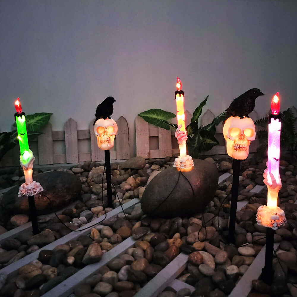 Solarbetriebene Halloween-Kürbislampe für den Außenbereich mit Geisterhand, Krähenschädel und Blumendesign